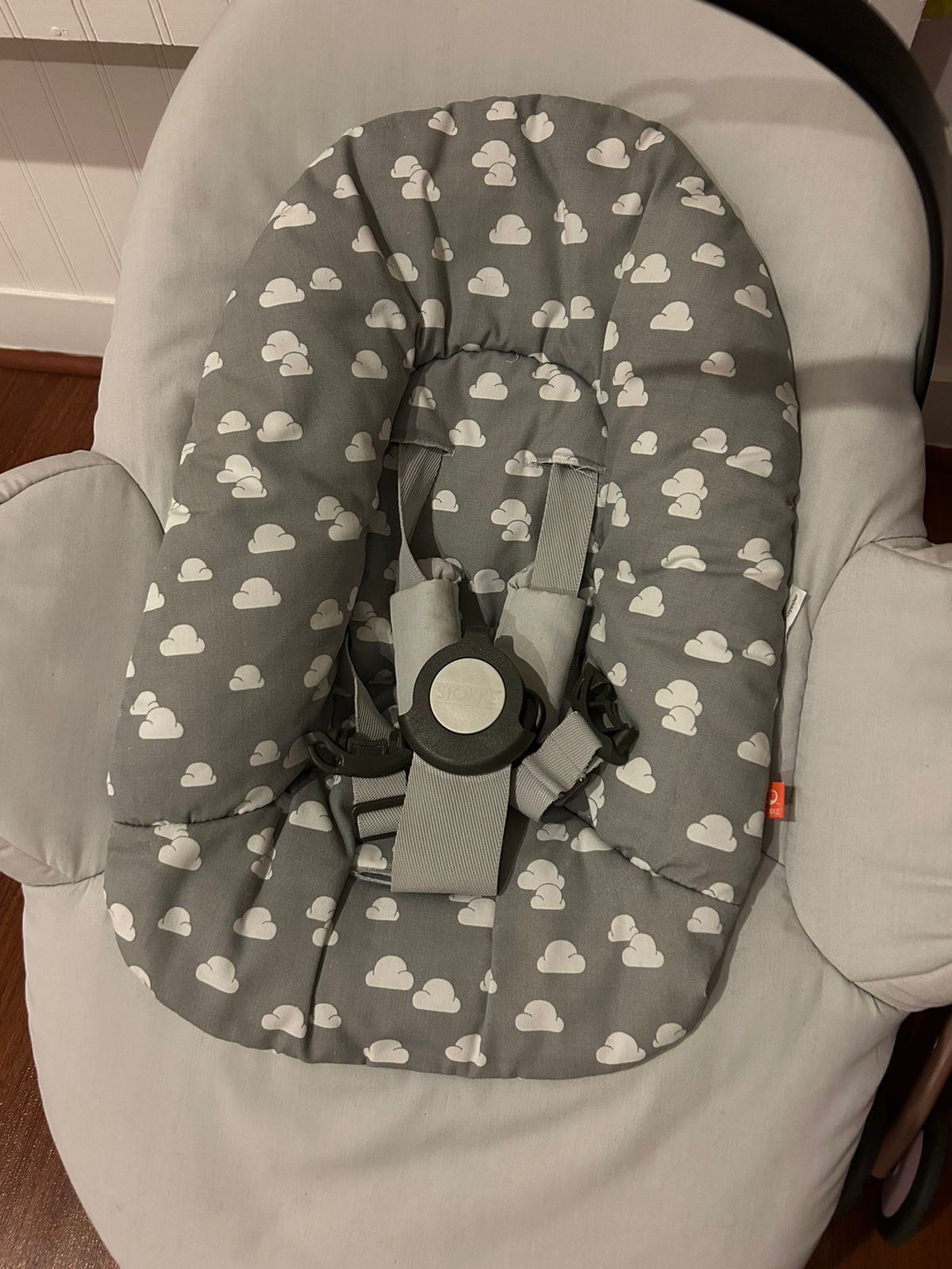 (#PG3063) Silla Mecedora Bouncer Modelo Steps. Marca Stokke