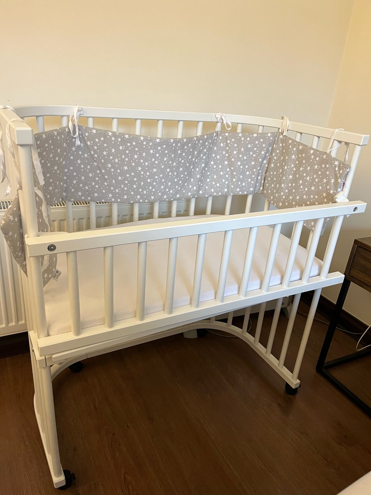 (#PG3069) Cuna Colecho Boxspring + Protector de cuna + Velo superior. Marca Babybay