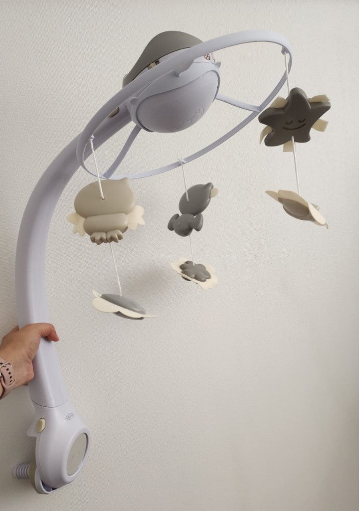 (#PG3091) Móvil para cuna de madera. Marca Infantino