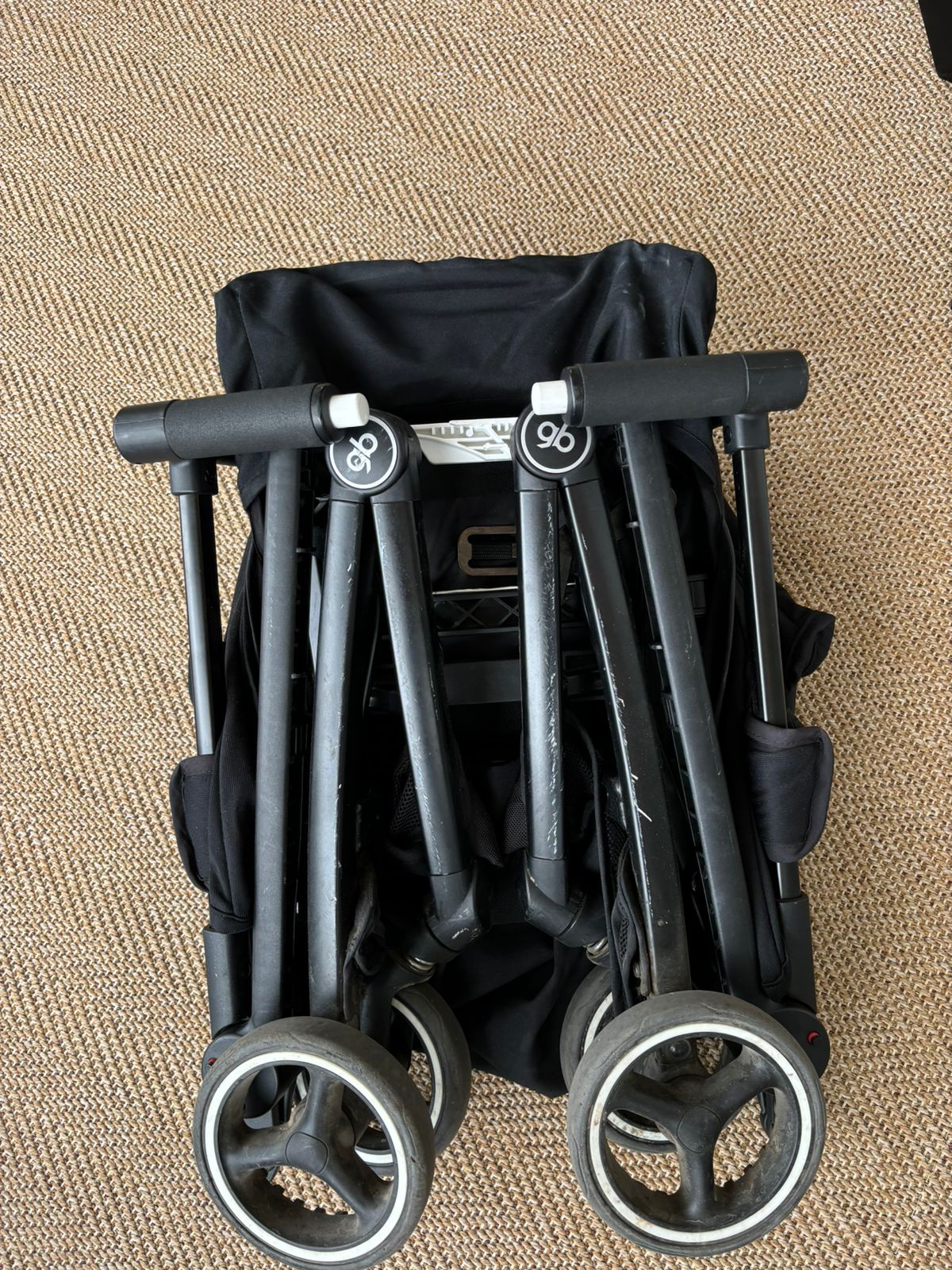 (#PG3150) Coche de paseo modelo Pockit Plus All City. Marca GB