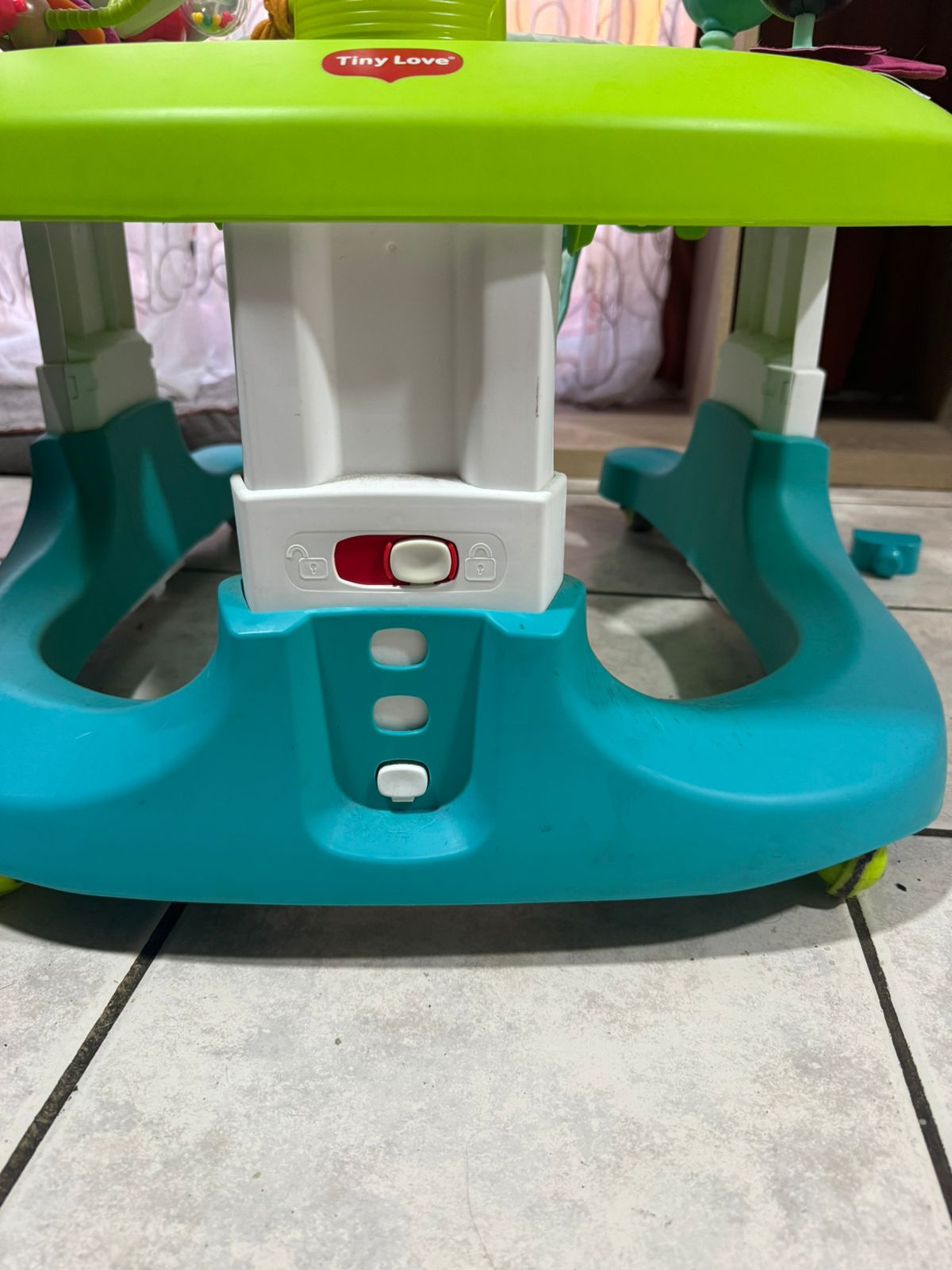 (#PG3160) Centro de actividades 4 en 1 Grow Mobile y Andador. Marca Tiny Love