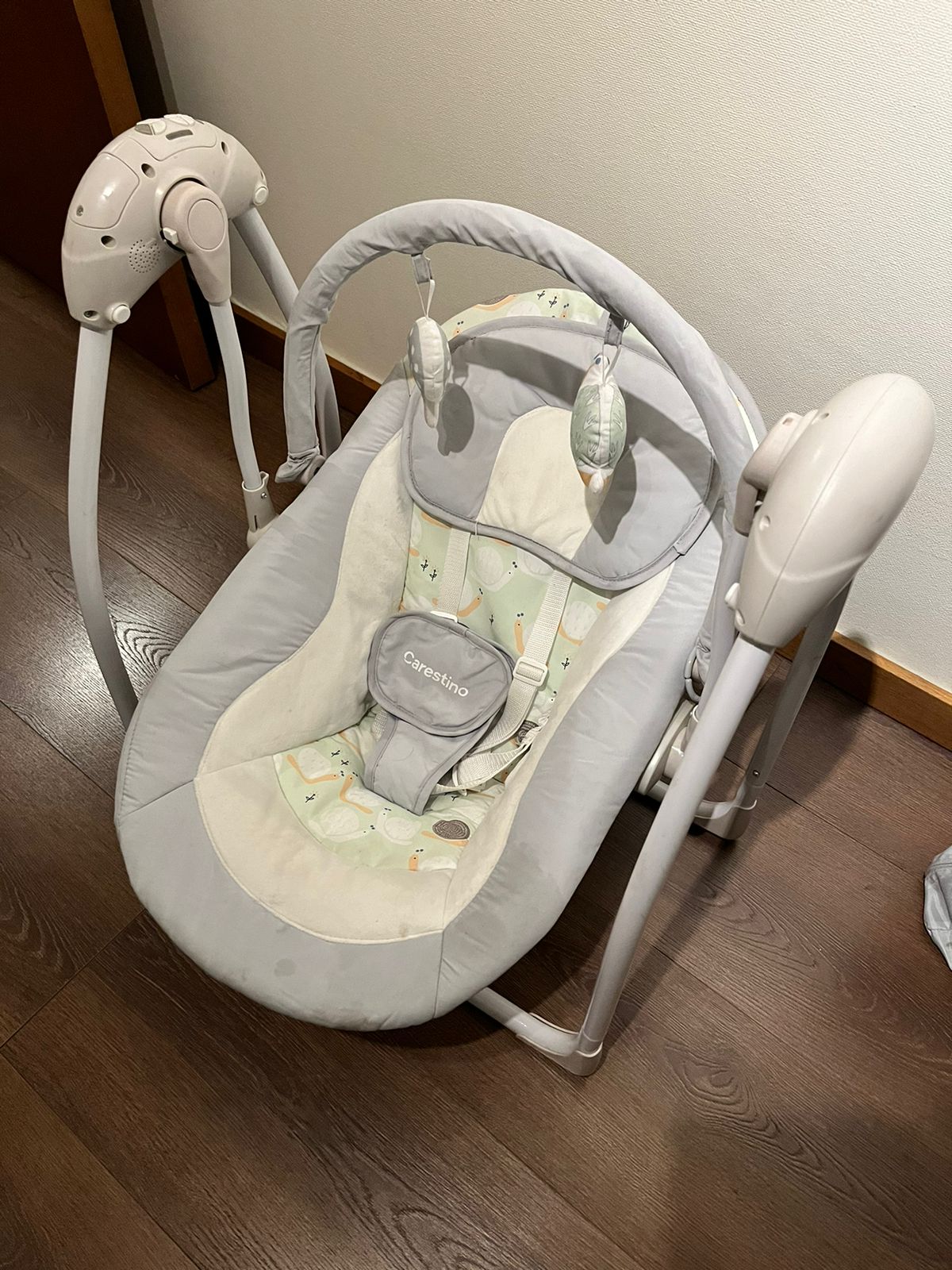 (#PG3177) Silla mecedora. Marca Carestino