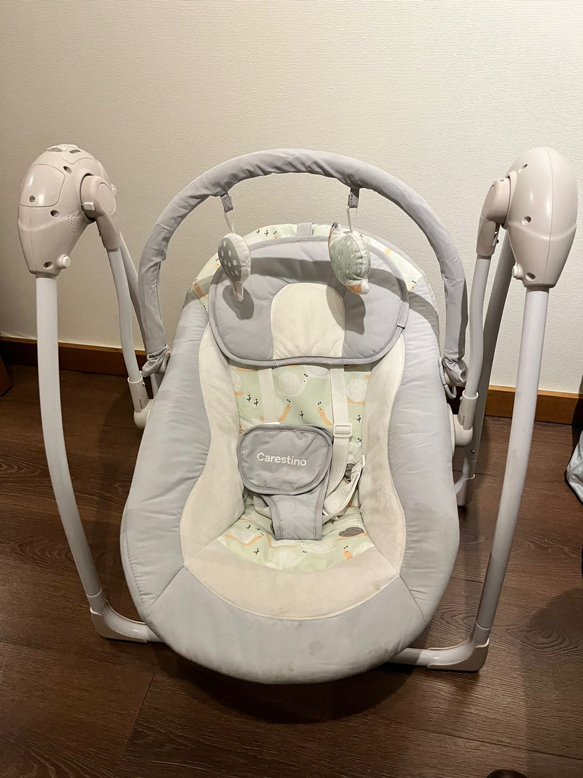 (#PG3177) Silla mecedora. Marca Carestino