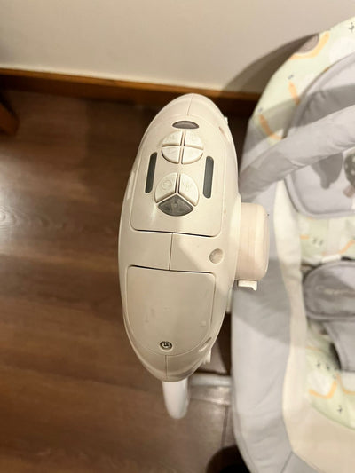 (#PG3177) Silla mecedora. Marca Carestino