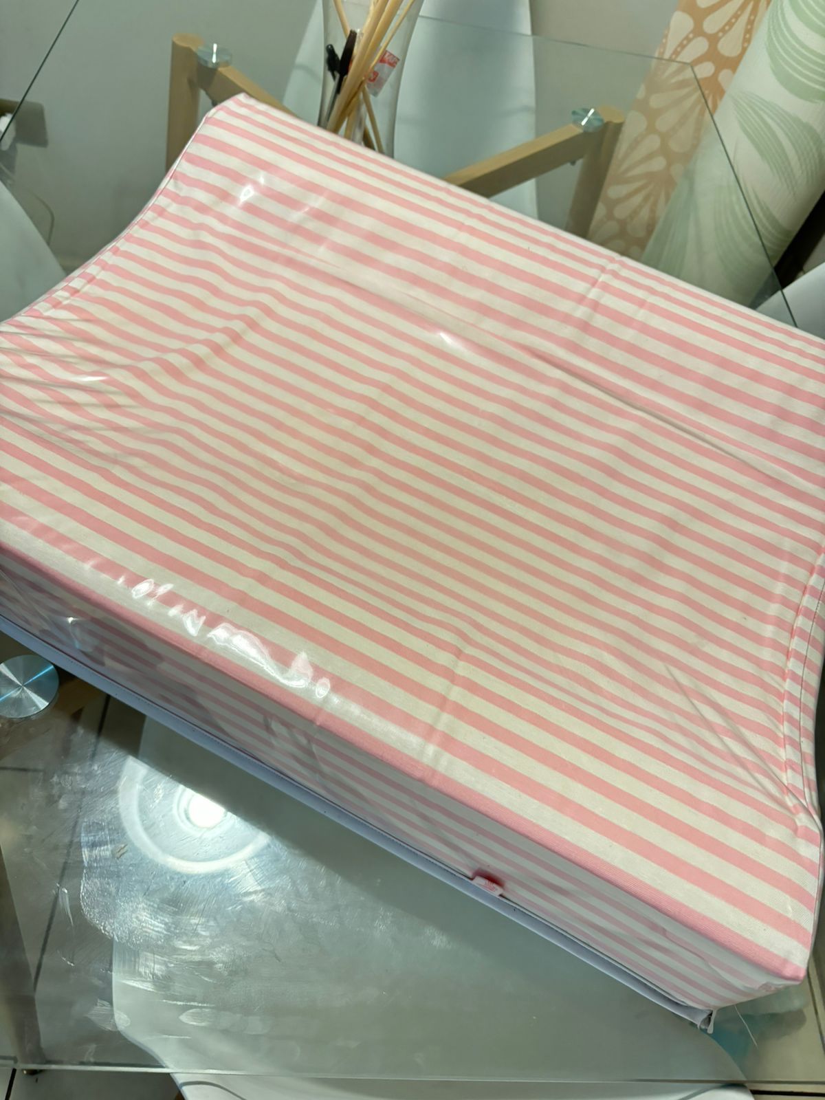 (#PG3185) Mudador Anatómico. Marca Bee Bee