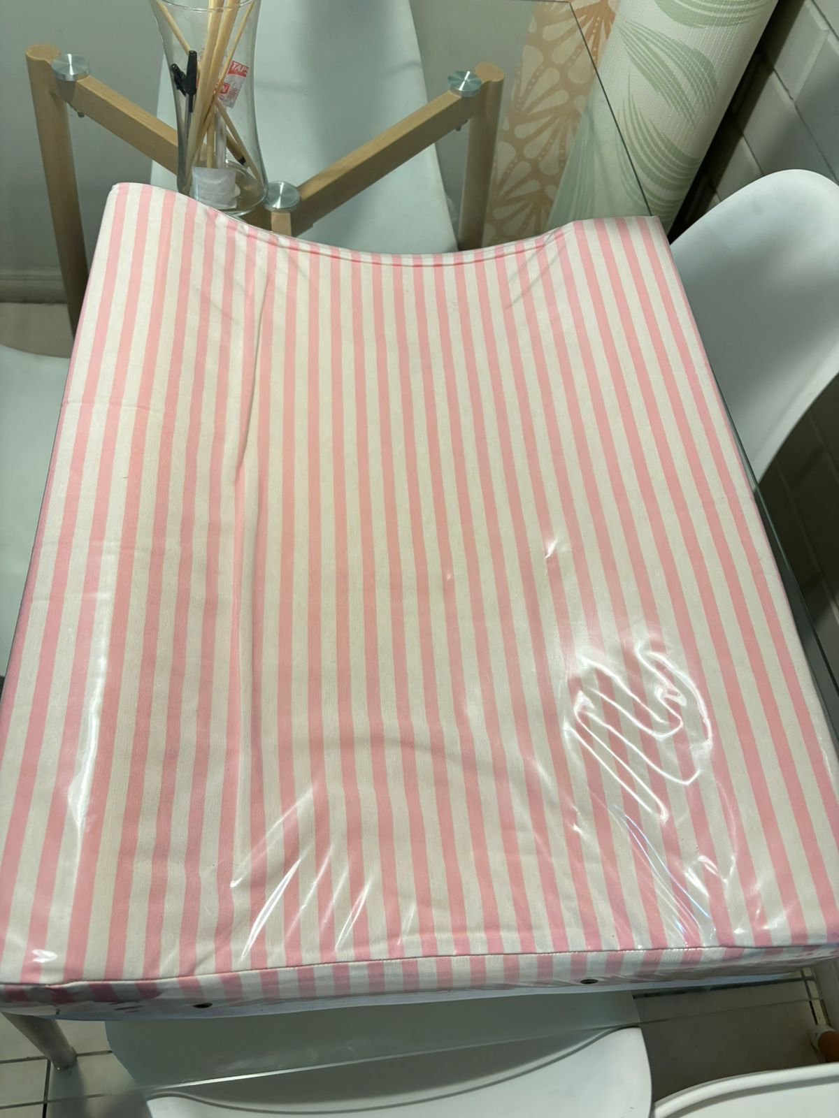 (#PG3185) Mudador Anatómico. Marca Bee Bee