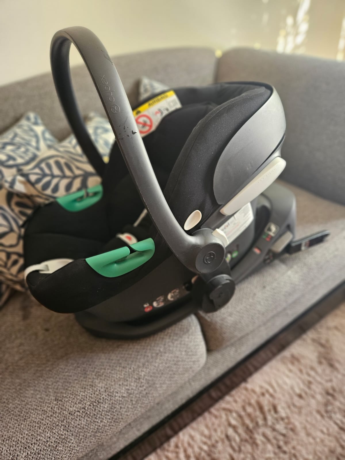 (#PG3198) Silla nido Aton B2 con base isofix. Marca Cybex