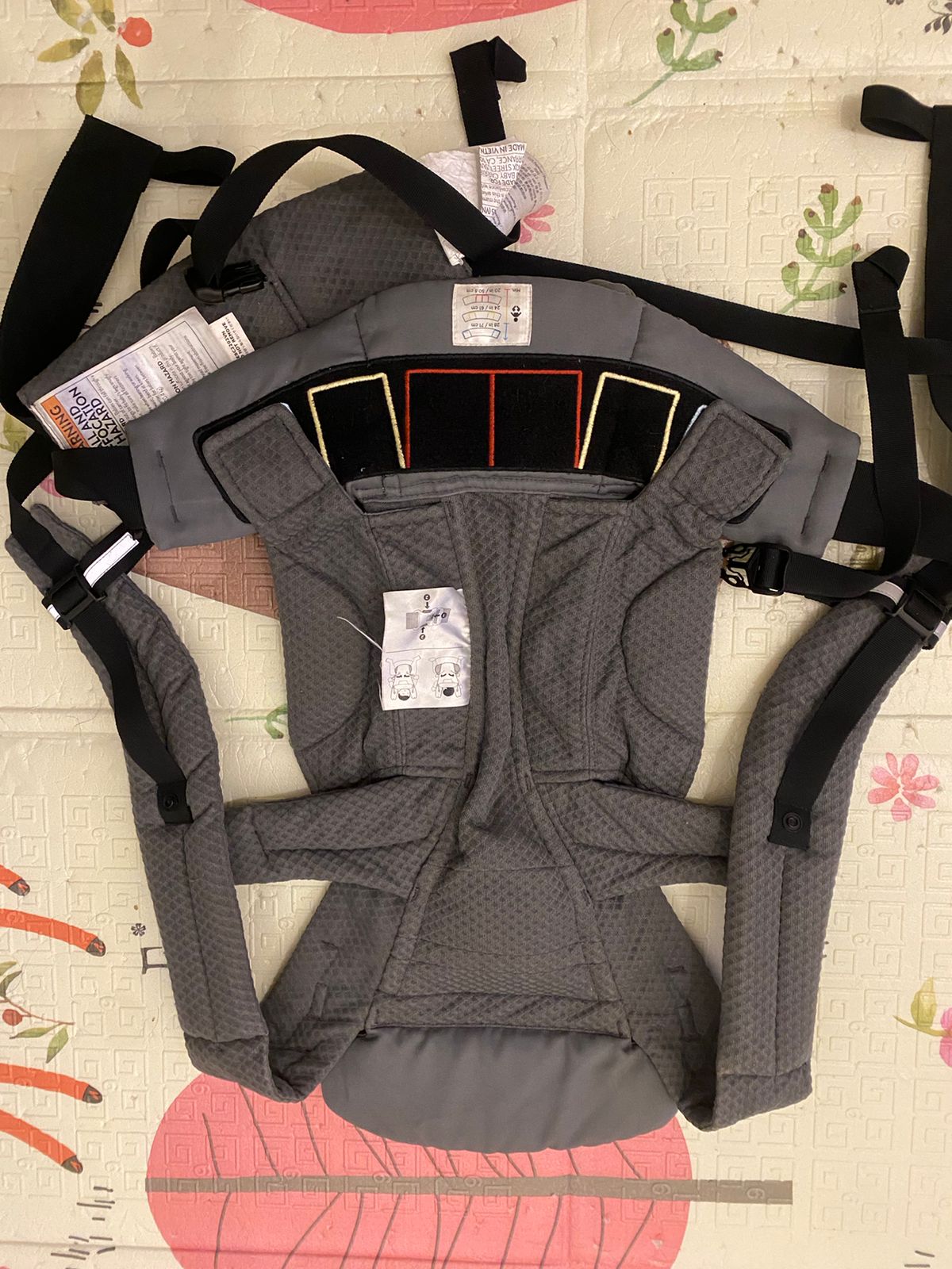 (#PG3221) Mochila de porteo. Marca Ergobaby