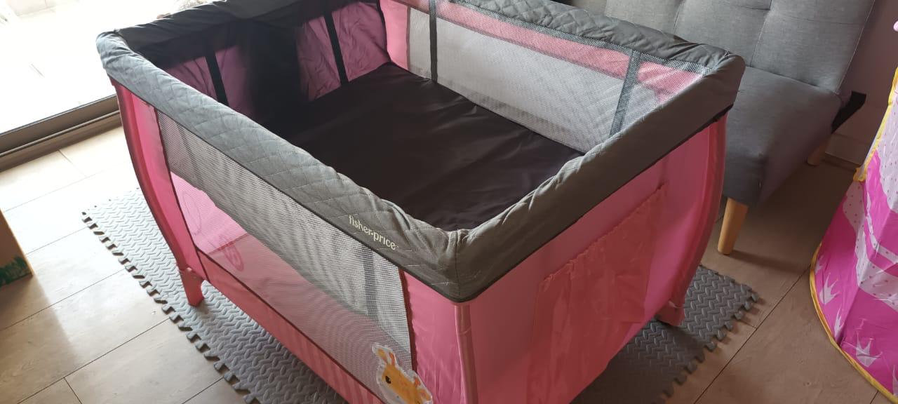 (#PG3227) Cuna Pack & Play con mudador y pañalera. Marca Fisher Price