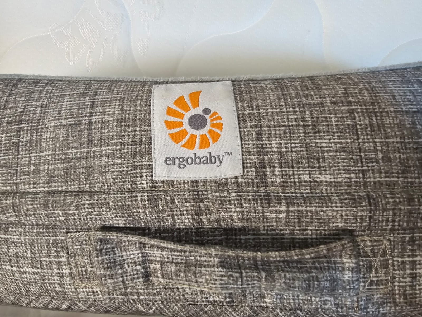 (#PG3235) Almohada/ Cojín de lactancia. Marca Ergobaby