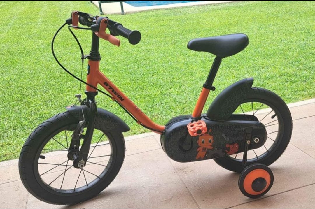 (#PG3243) Bicicleta Btwin Robot 500 Kids aro 14” con rueditas de entrenamiento. Marca Decathlon