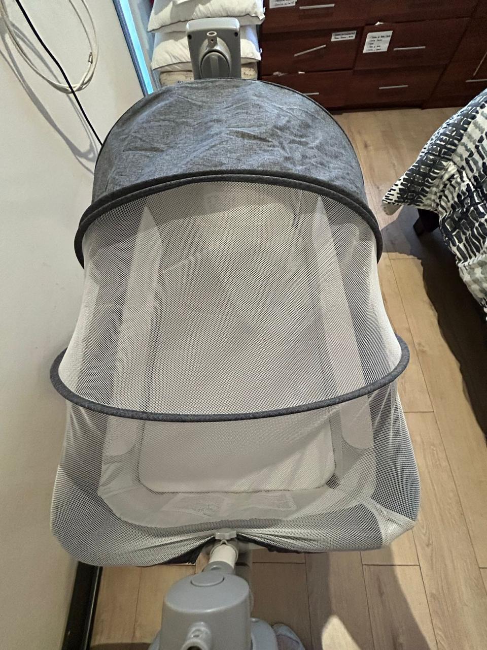 (#PG3266) Cuna colecho, Mecedora eléctrica E-class. Marca Lubabycas