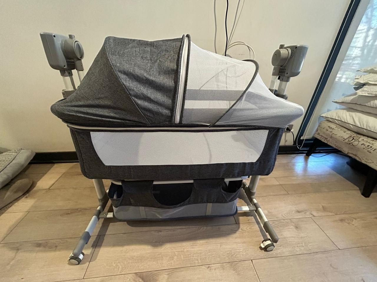 (#PG3266) Cuna colecho, Mecedora eléctrica E-class. Marca Lubabycas