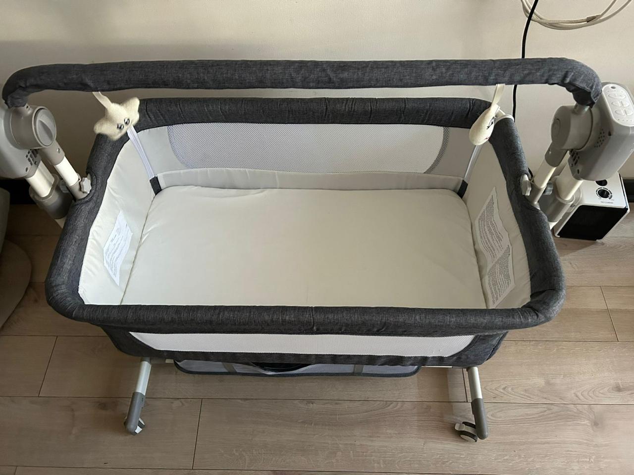 (#PG3266) Cuna colecho, Mecedora eléctrica E-class. Marca Lubabycas