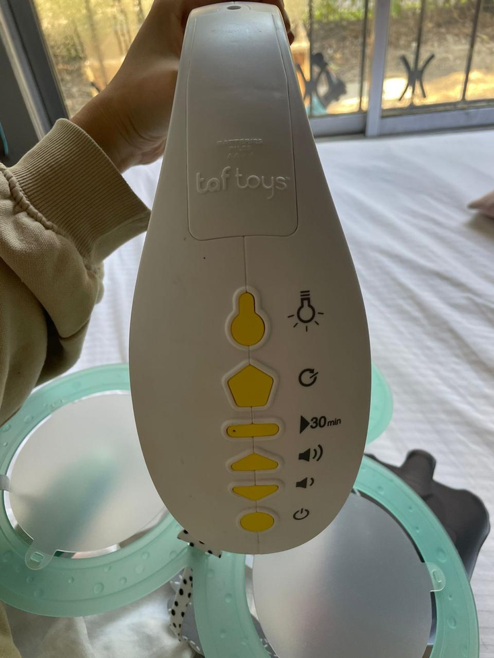 (#PG3299) Móvil Luna con música y luz. Marca Taf Toys