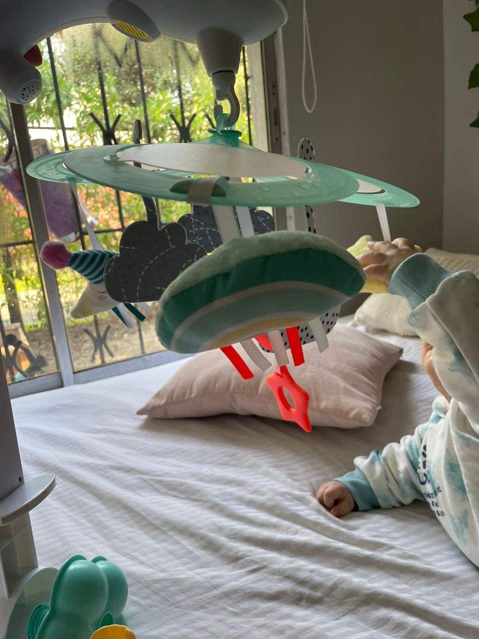 (#PG3299) Móvil Luna con música y luz. Marca Taf Toys