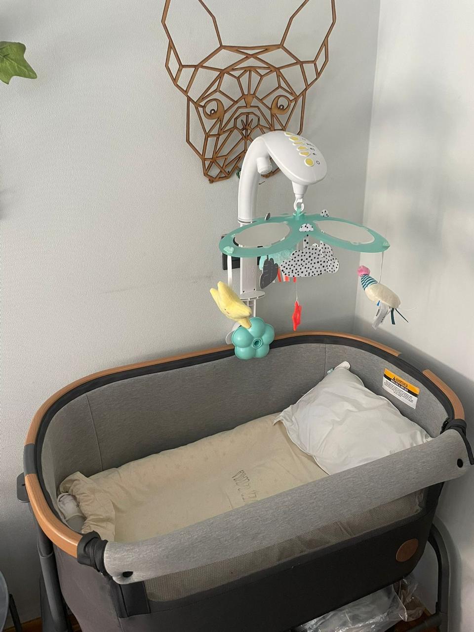 (#PG3299) Móvil Luna con música y luz. Marca Taf Toys