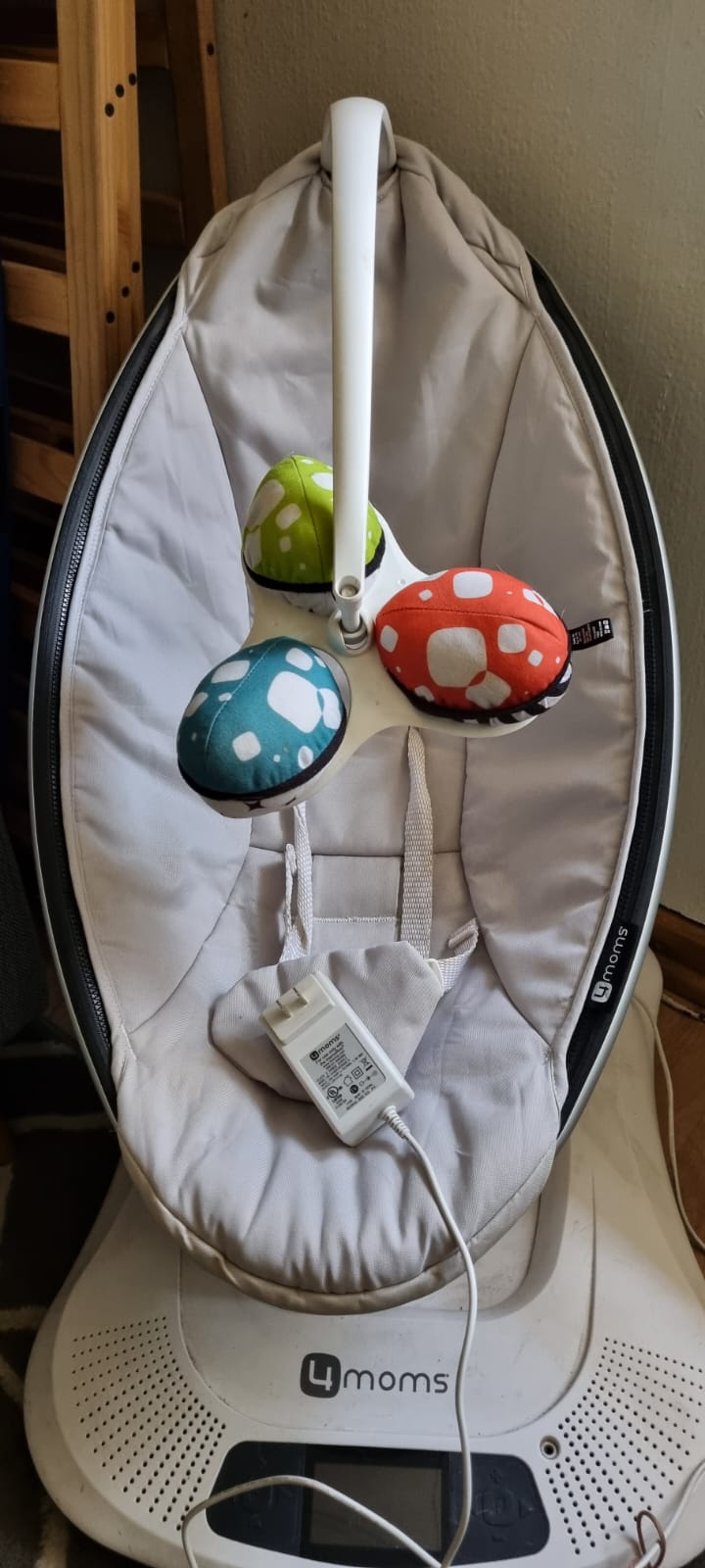 (#PG3327) Mecedora eléctrica Mamaroo. Marca 4moms