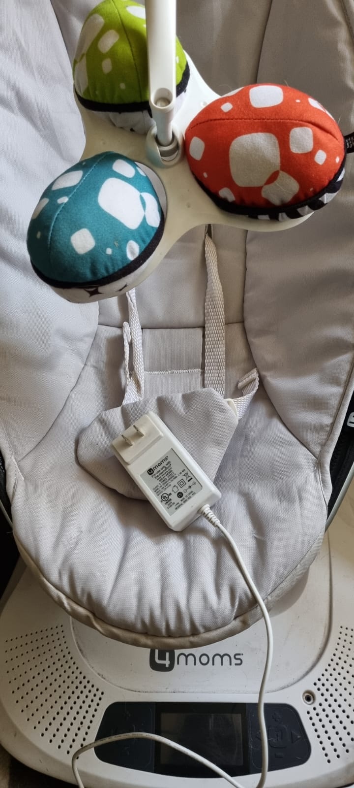 (#PG3327) Mecedora eléctrica Mamaroo. Marca 4moms