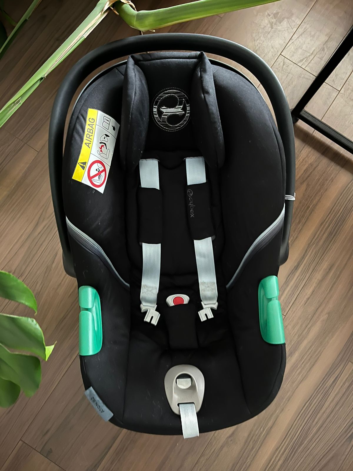 (#PG3344) Silla de auto nido Aton 2 + base. Marca Cybex