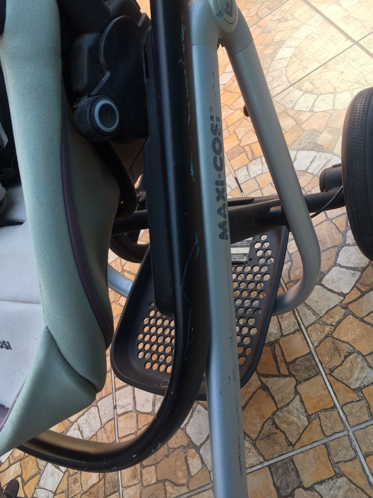 (#PG3363) Coche Lila. Marca Maxi Cosi