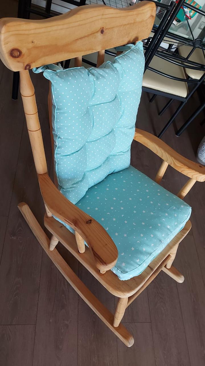 (#PG3371) Silla mecedora de Madera. Marca Casa E’Conejo