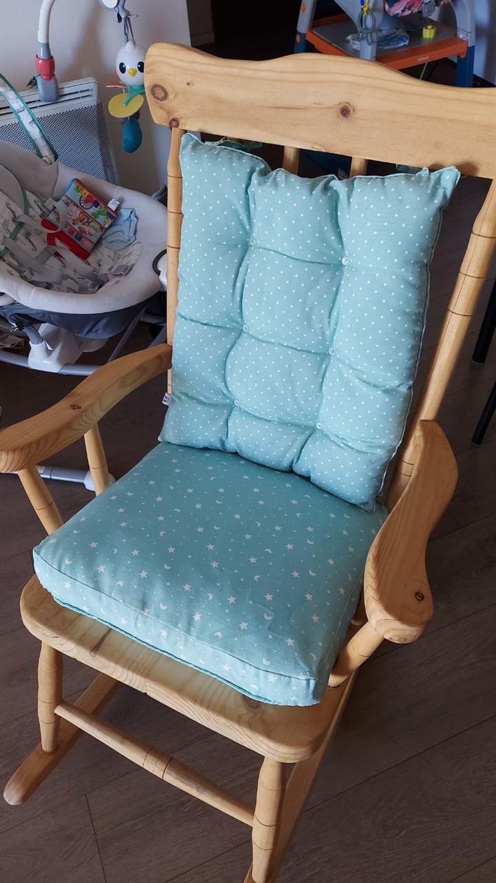 (#PG3371) Silla mecedora de Madera. Marca Casa E’Conejo