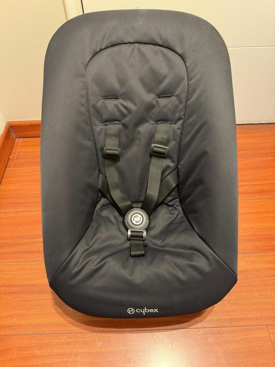 (#PG3427) Silla Mecedora. Marca Cybex