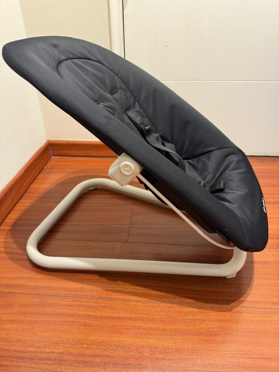 (#PG3427) Silla Mecedora. Marca Cybex