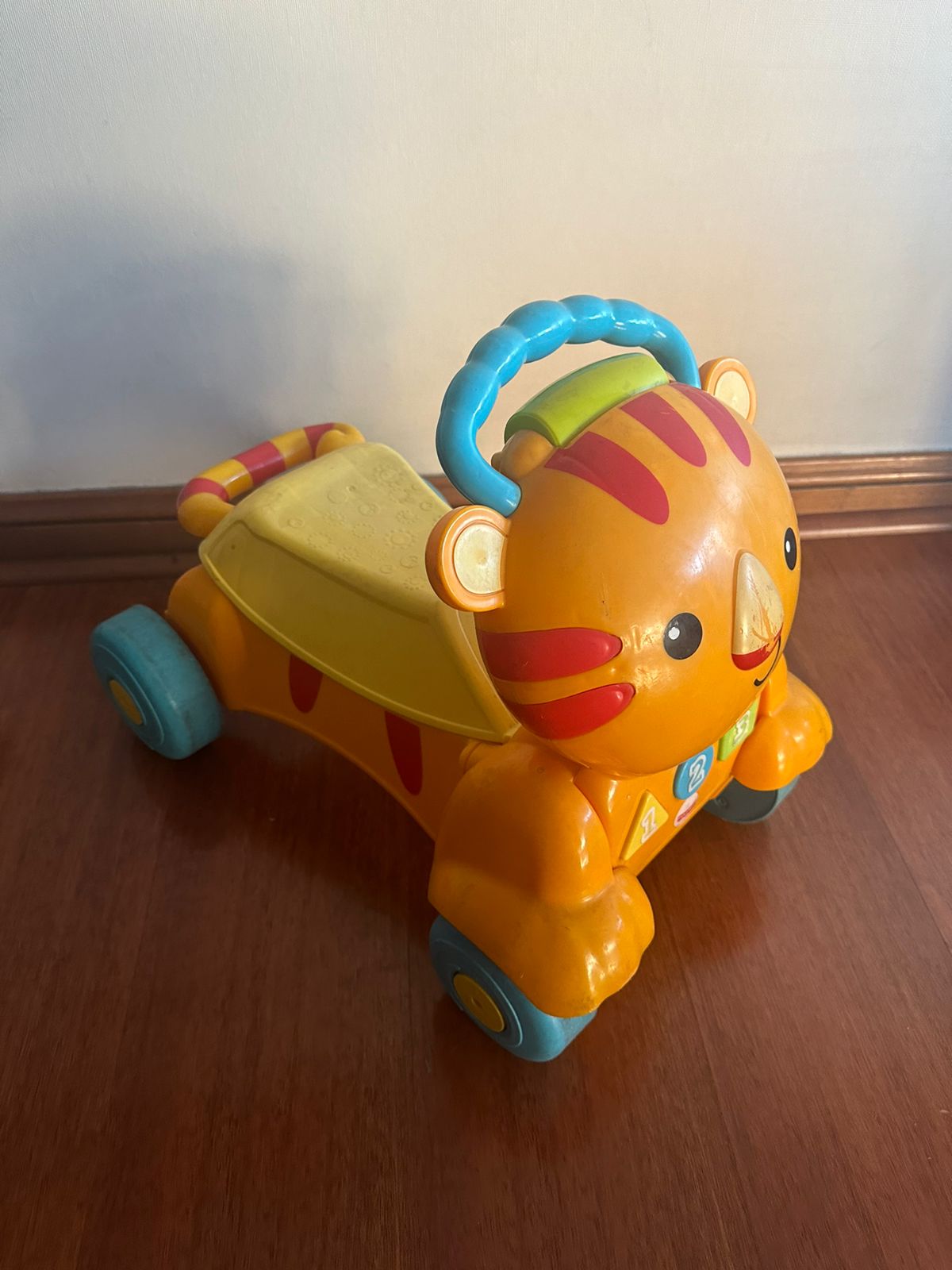 (#PG3436) León correpasillos. Marca Fisher Price