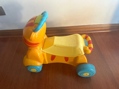 (#PG3436) León correpasillos. Marca Fisher Price