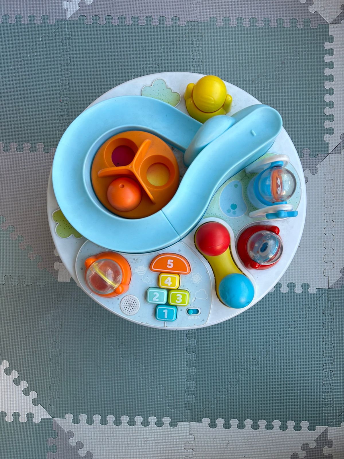 (#PG3439) Mesa de actividades Lets Roll. Marca Skip Hop