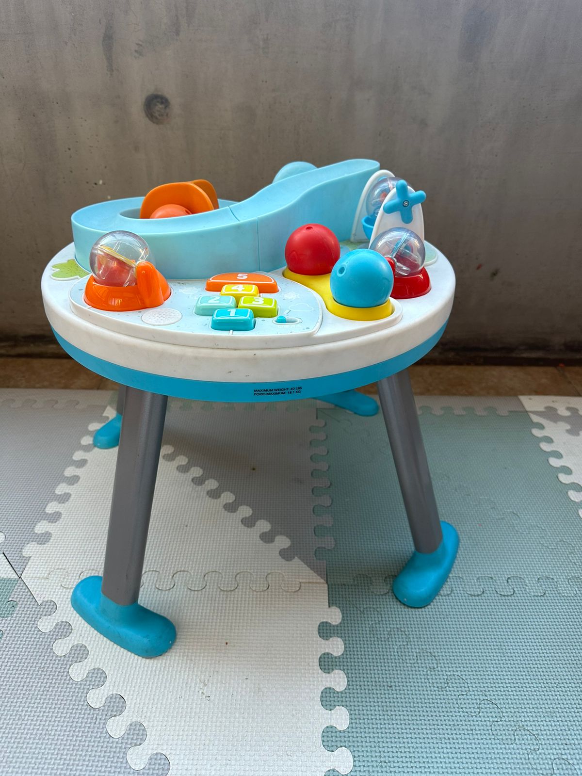 (#PG3439) Mesa de actividades Lets Roll. Marca Skip Hop