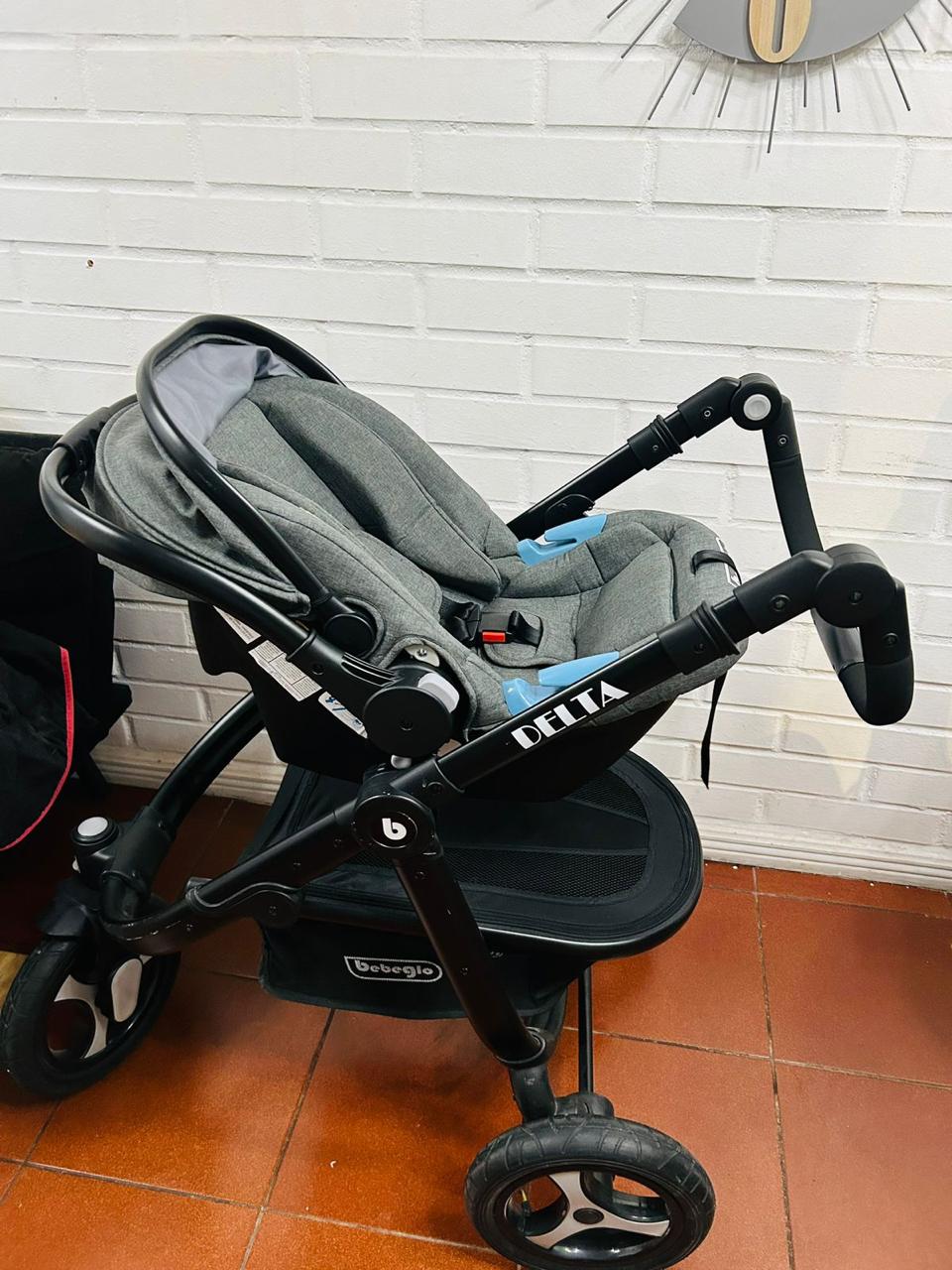 (#PG3477) Coche Travel System Delta. Marca Bebeglo