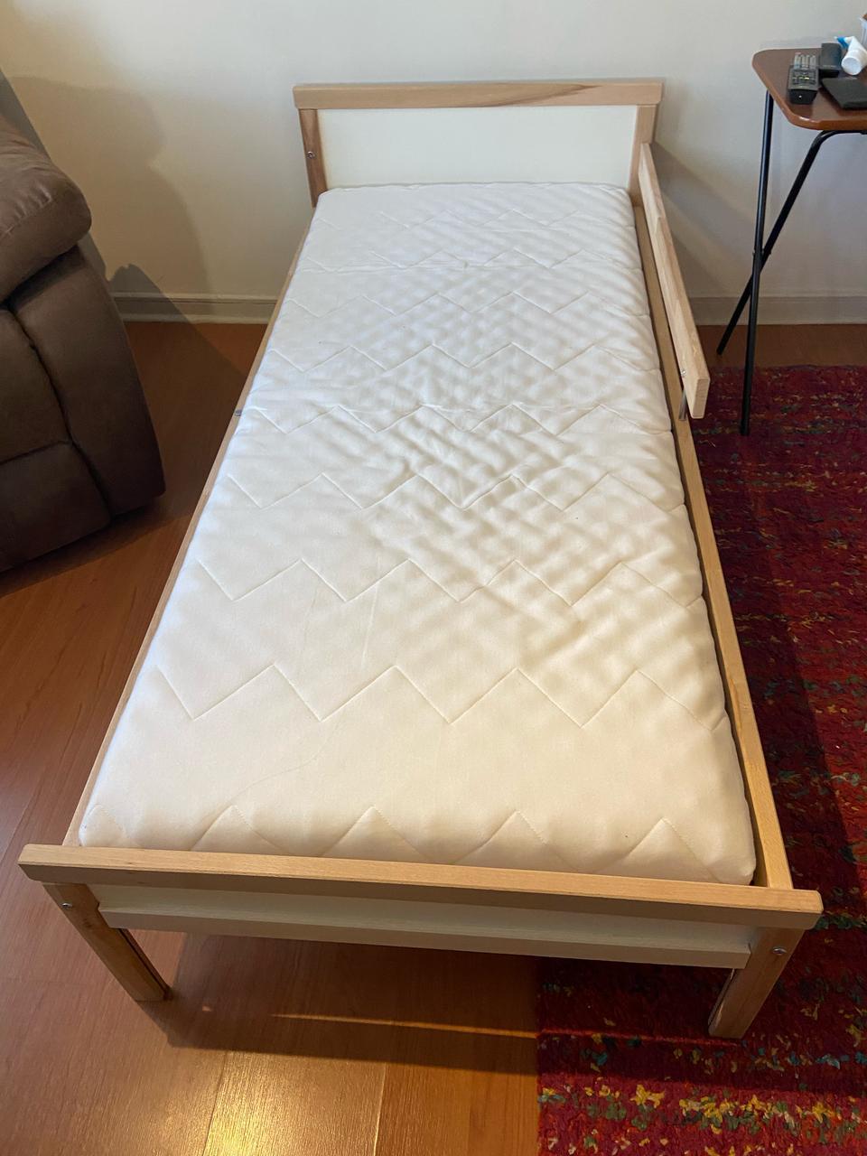 (#PG4583) Cama de madera. Marca IKEA