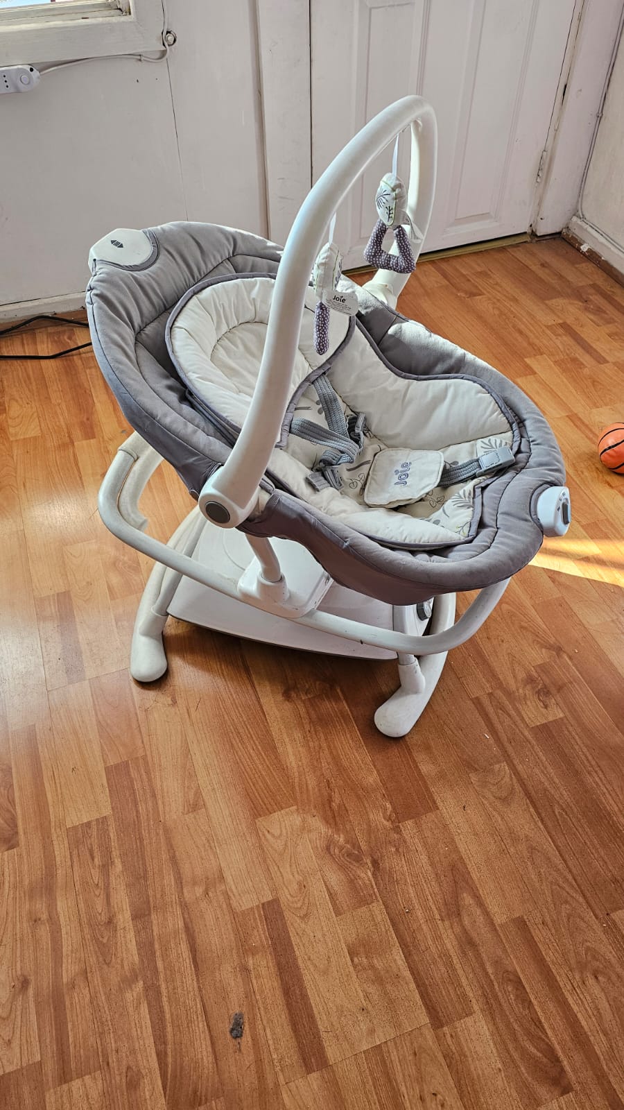 (#PG4855) Silla mecedora modelo Sansa Fern. Marca Joie