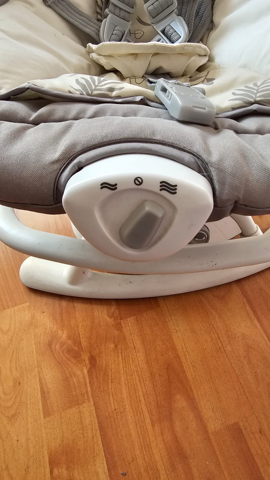 (#PG4855) Silla mecedora modelo Sansa Fern. Marca Joie