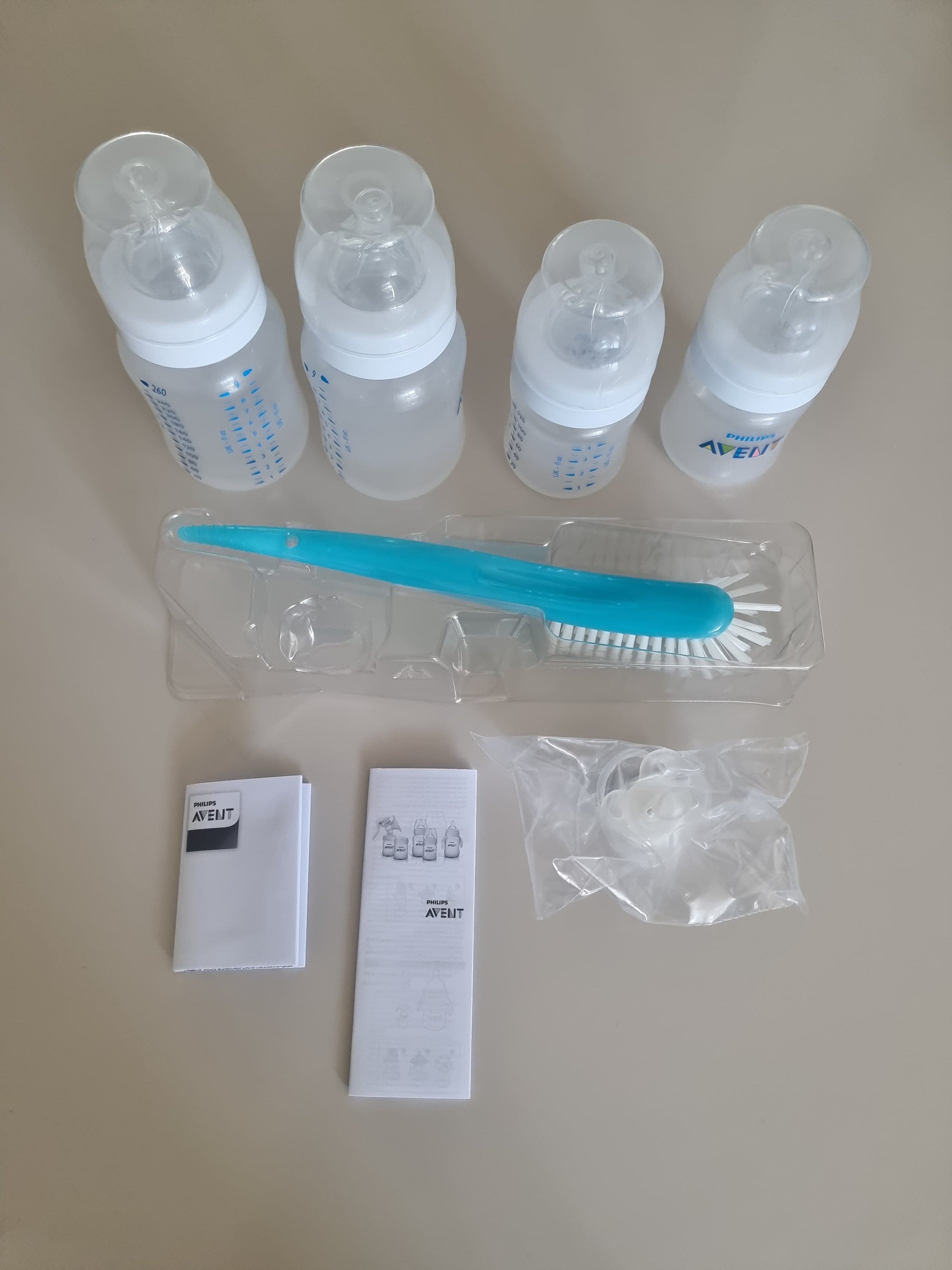 (#PG5383) Set para recién nacido modelo anti-colic. Marca Philips Avent