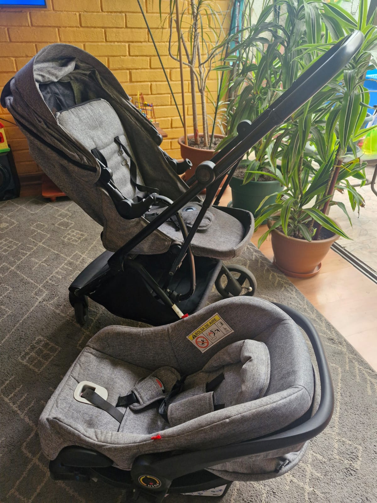 Coche travel system, modelo Swift 360 gris. Marca Bebesit. (#PG5509)