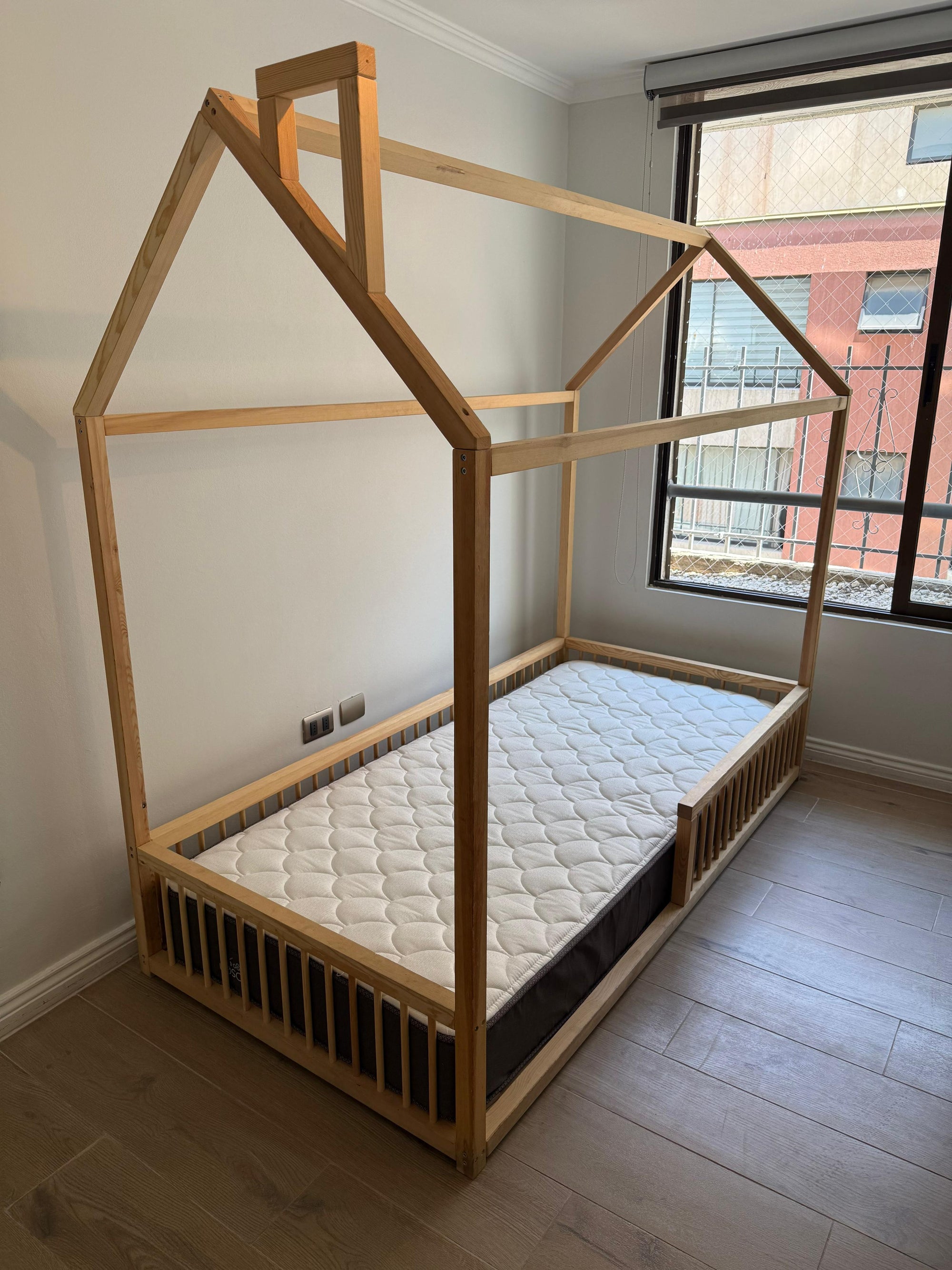 Cama Montessori, 1.5 plazas + colchón. Marca Mamás Mateas (#PG5542)