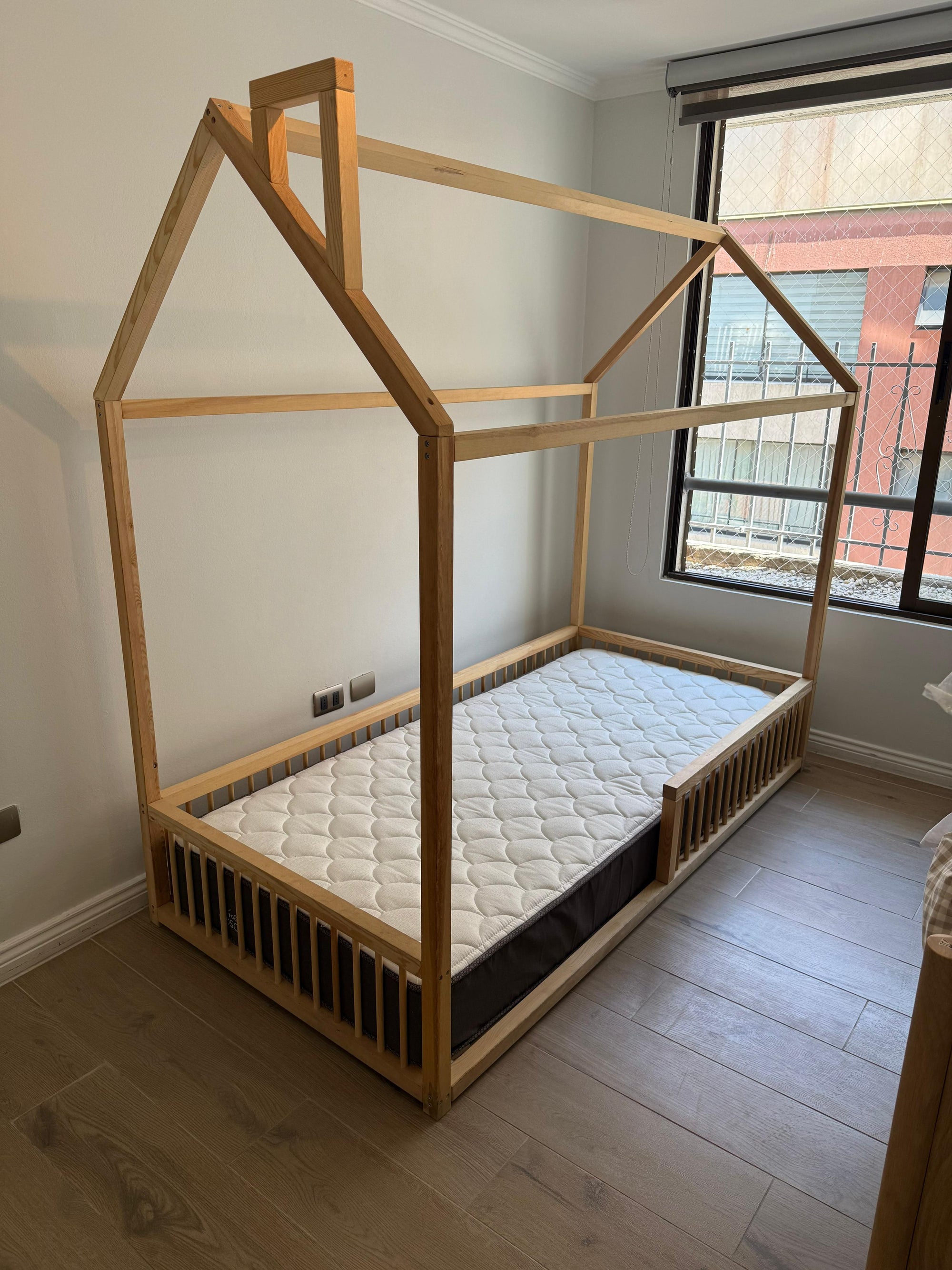 Cama Montessori, 1.5 plazas + colchón. Marca Mamás Mateas (#PG5542)