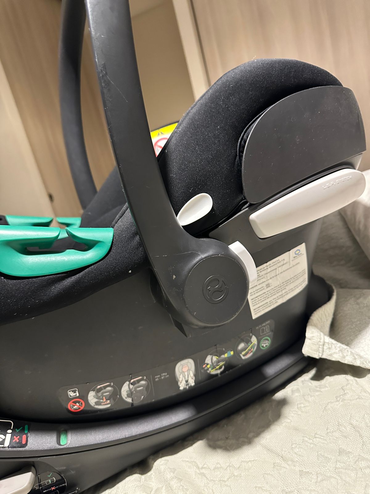 Silla de auto Nido Aton S2 + Base One i-Size, modelo negro. Marca Cybex (#PG5725)