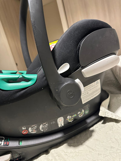 Silla de auto Nido Aton S2 + Base One i-Size, modelo negro. Marca Cybex (#PG5725)