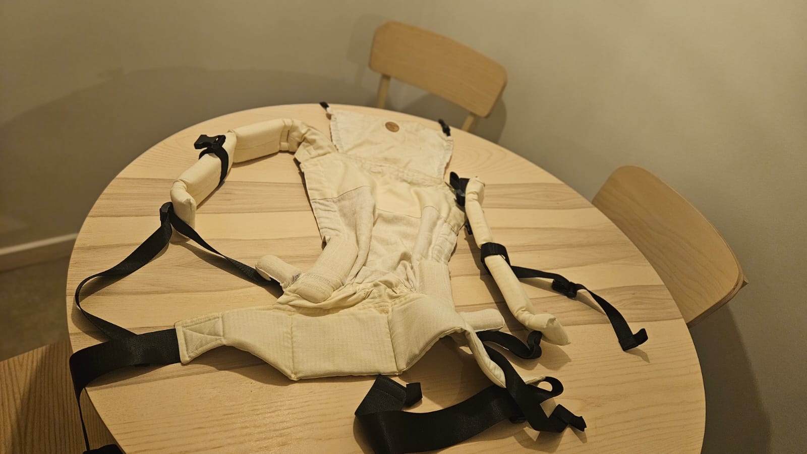Mochila de porteo, modelo Ergo Premium Lino Beige. Marca Criemos (#PG5670)