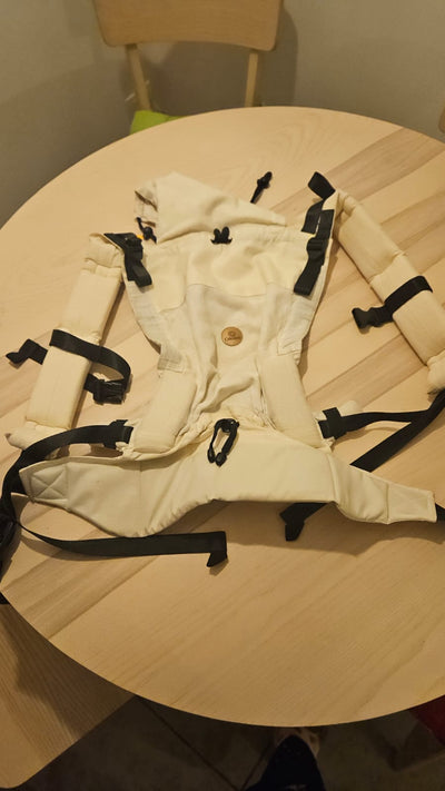 Mochila de porteo, modelo Ergo Premium Lino Beige. Marca Criemos (#PG5670)
