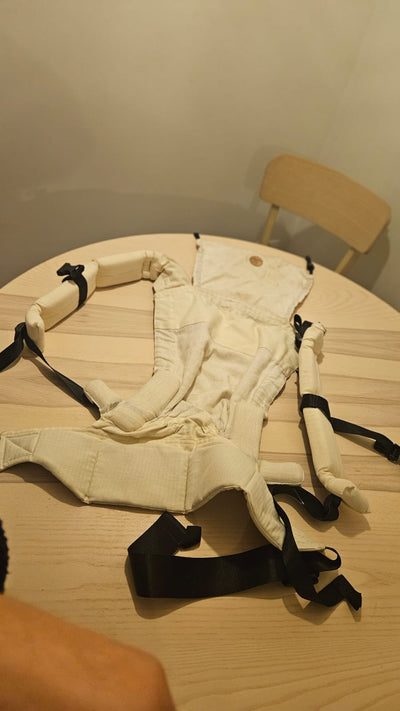 Mochila de porteo, modelo Ergo Premium Lino Beige. Marca Criemos (#PG5670)