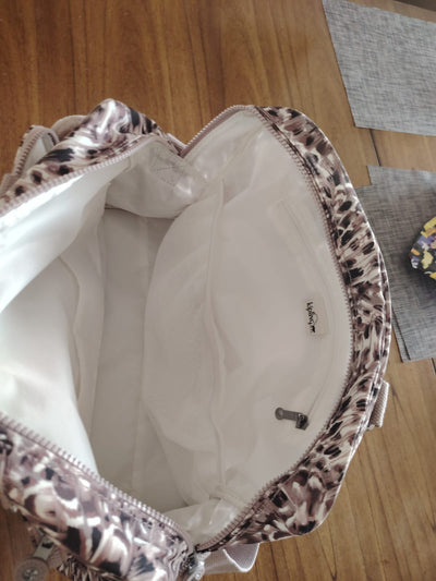 Bolso maternal modelo Mikaela Animal print. Marca Kipling (#PG5848)