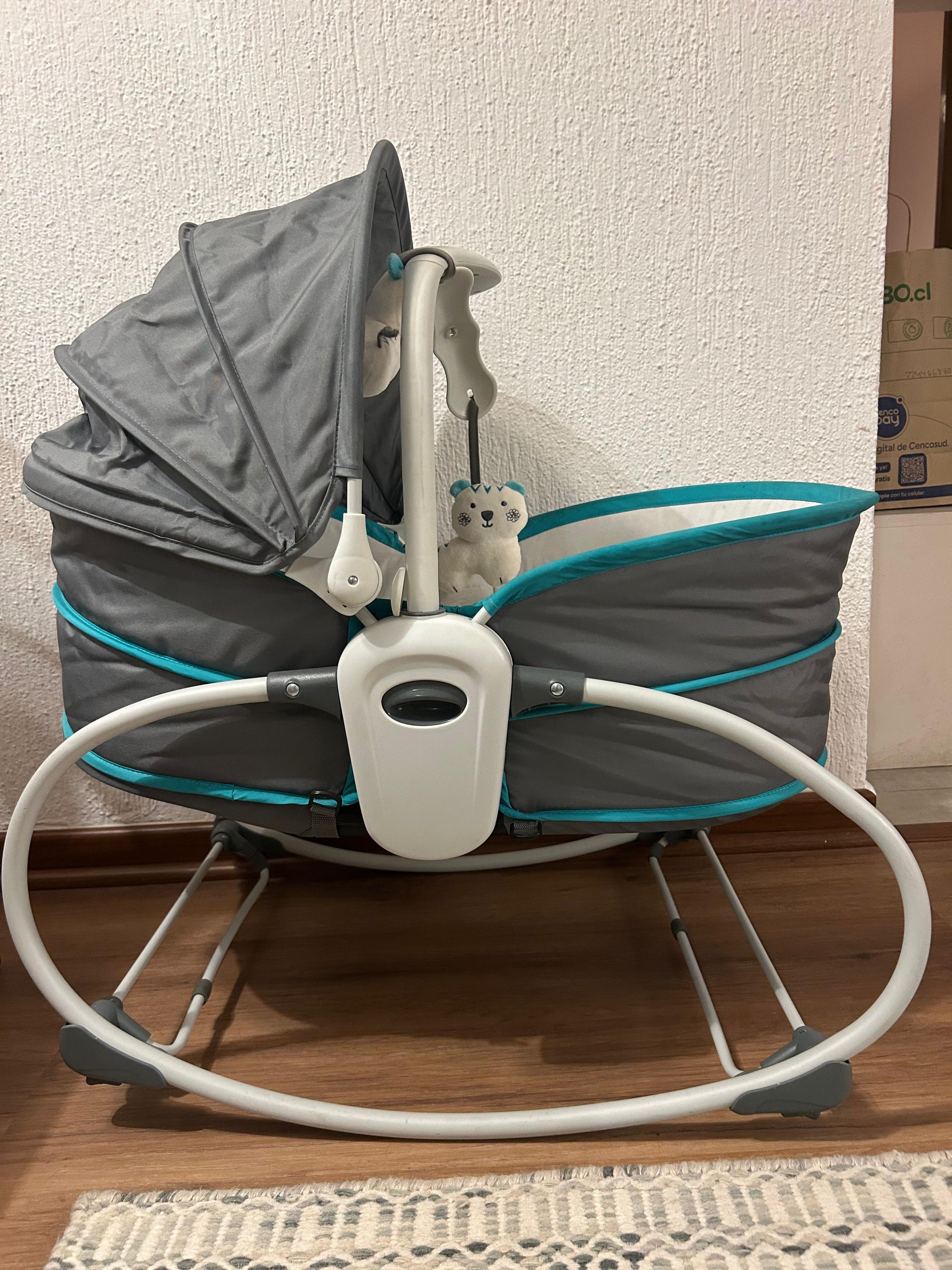 Silla nido mecedora 5 en 1, modelo gris y celeste. Marca Infanti (#PG5664)