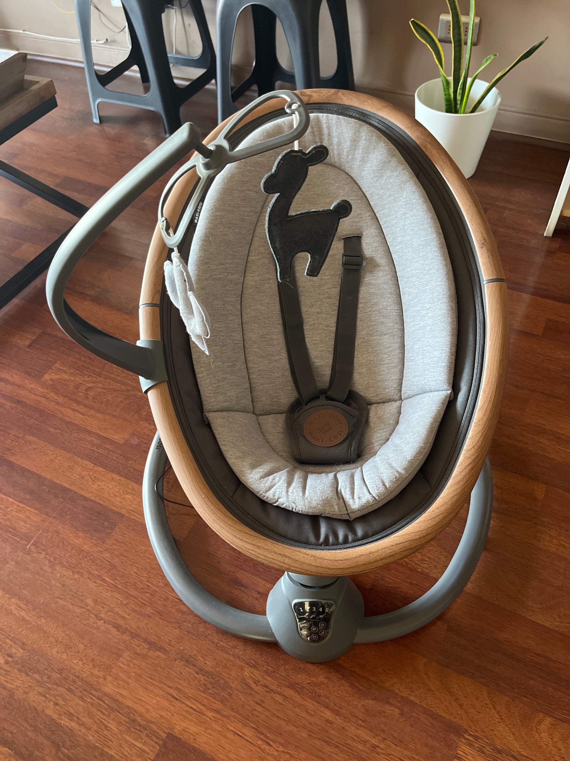 (#PG5081) Silla nido mecedora modelo Cassia. Marca Maxi Cosi